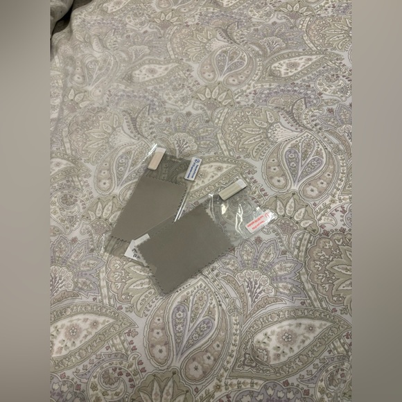 Set of 2 iPhone 6 Screen Protectors - Picture 4 of 4